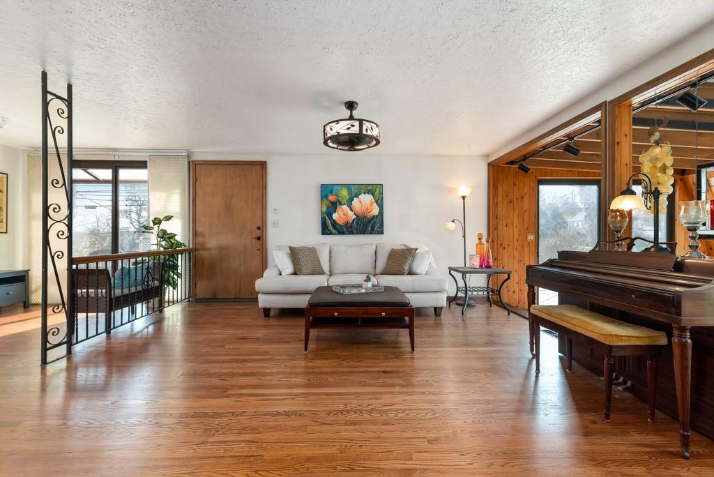 1014 Thorn Run Road Coraopolis, PA 15108 - Photo 3 of 25 Gallery Image 3