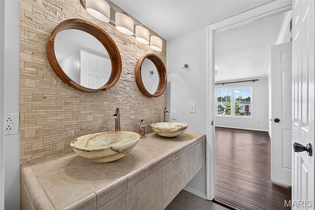 970 North Spoede Road, Unit 46 St. Louis, MO 63146 - Photo 11 of 22 Gallery Image 11