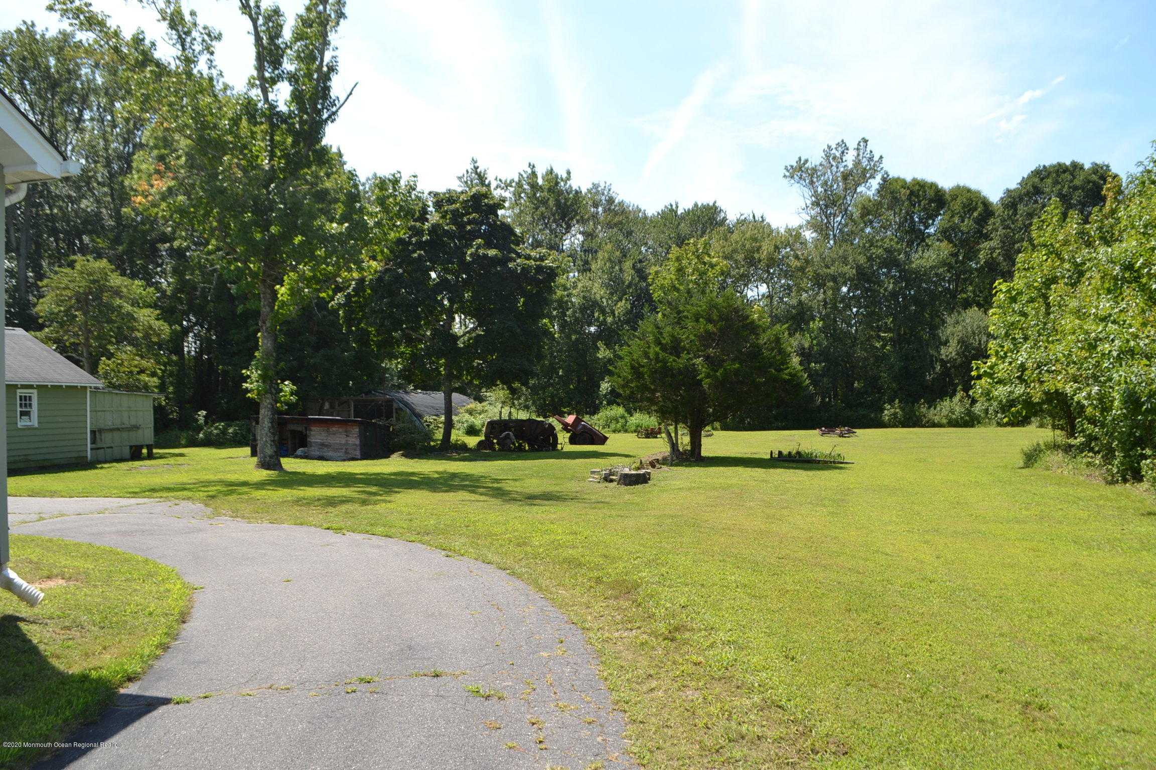 133 Squankum Road Farmingdale, NJ 07727 - Photo 4 of 21 DSC_0461