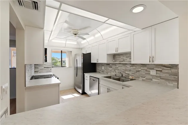 $2,000 | 6165 South Mirror Lake Drive, Unit 307, Sebastian, FL 32958