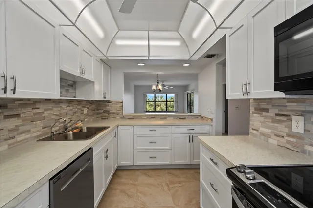 $2,000 | 6165 South Mirror Lake Drive, Unit 307, Sebastian, FL 32958