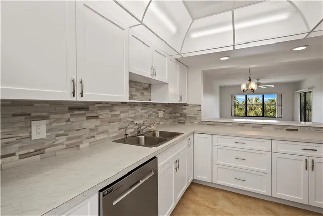 $2,000 | 6165 South Mirror Lake Drive, Unit 307, Sebastian, FL 32958