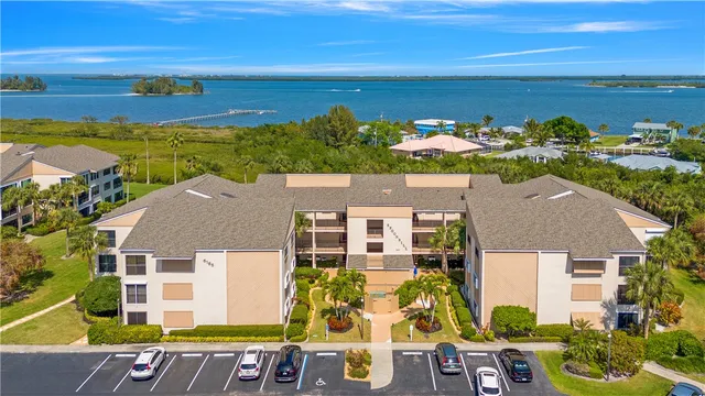 $2,000 | 6165 South Mirror Lake Drive, Unit 307, Sebastian, FL 32958