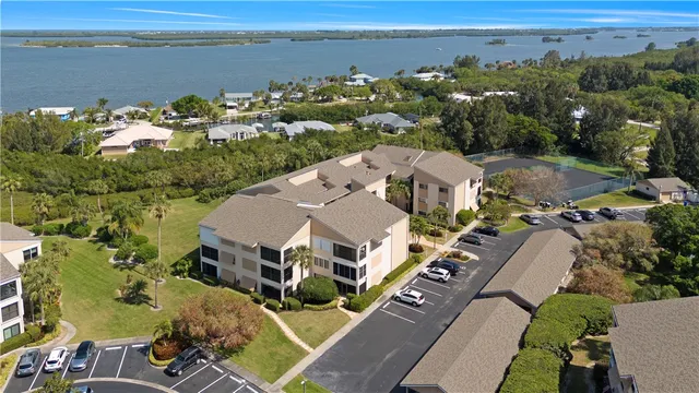 $2,000 | 6165 South Mirror Lake Drive, Unit 307, Sebastian, FL 32958