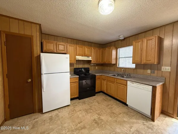 $950 | 2514 Commerce Road, Unit B, Jacksonville, NC 28546