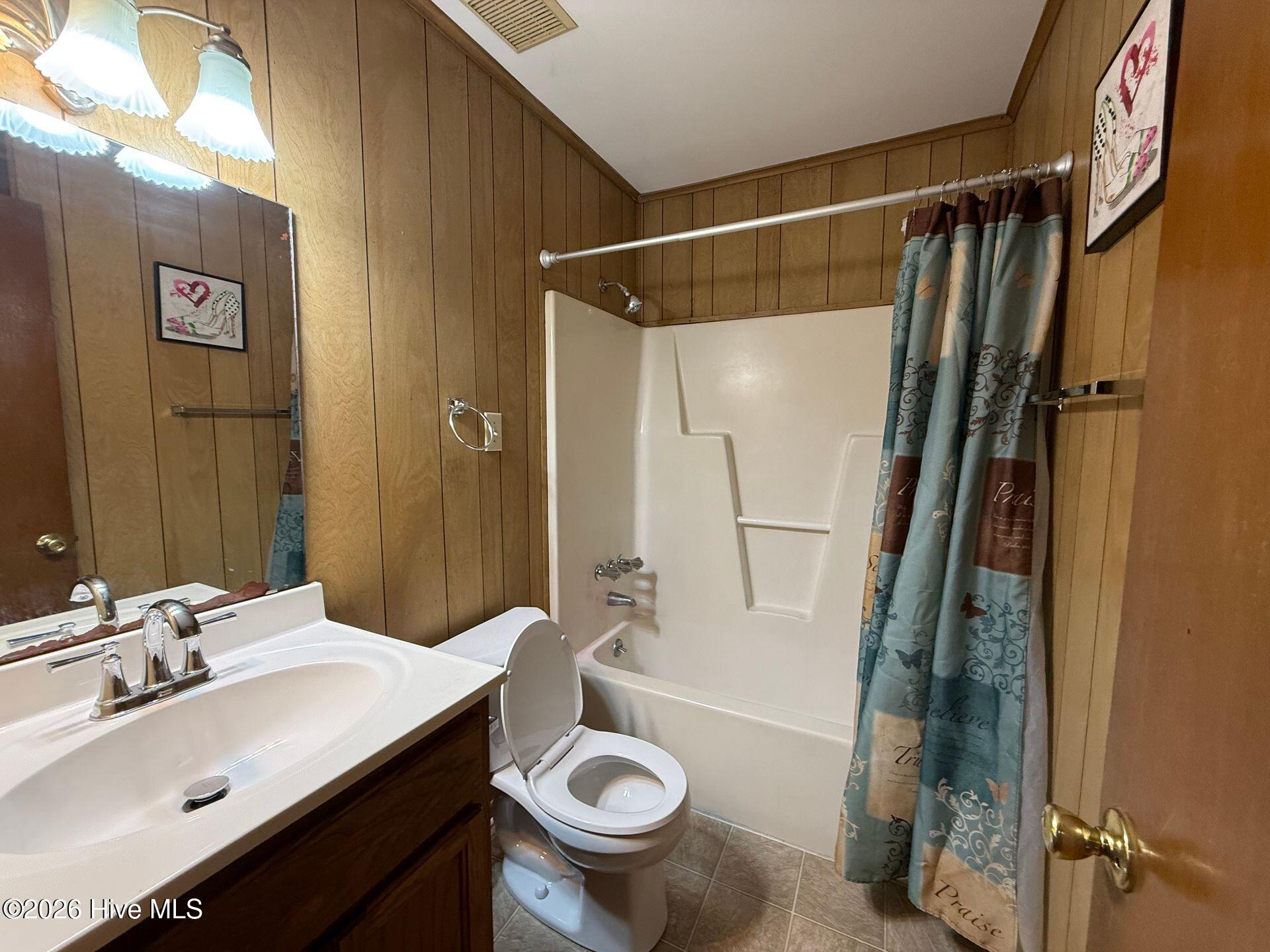 2514 Commerce Road, Unit B Jacksonville, NC 28546 - Photo 5 of 6 bathroom