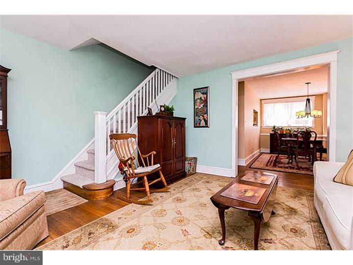 1044 Edgemore Road Philadelphia, PA 19151 - Photo 5 of 24 Living Room