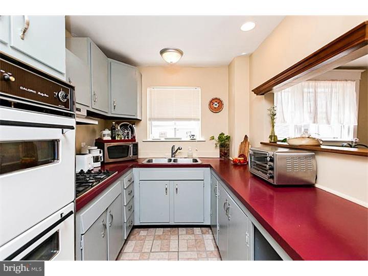 1044 Edgemore Road Philadelphia, PA 19151 - Photo 9 of 24 Kitchen