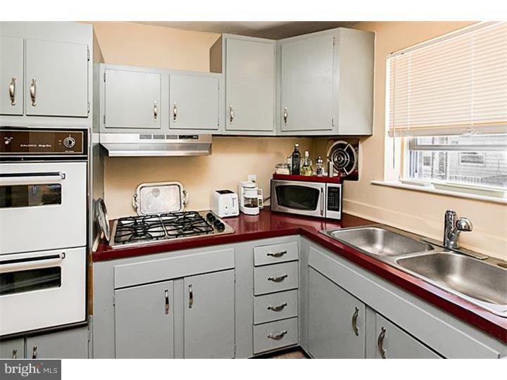 1044 Edgemore Road Philadelphia, PA 19151 - Photo 10 of 24 Kitchen