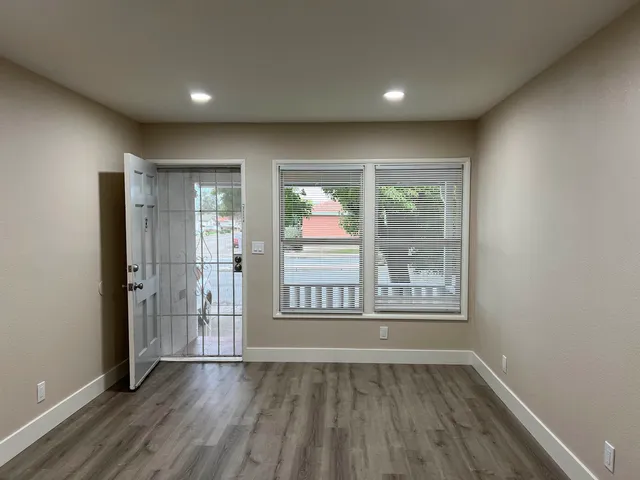 $2,295 | 3954 Railroad Avenue, Pittsburg, CA 94565