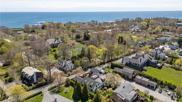 $3,400 | 167 Coggeshall Avenue, Unit E, Newport, RI 02840