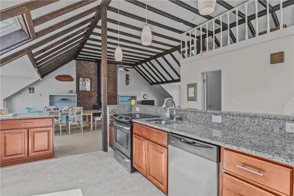 $3,400 | 167 Coggeshall Avenue, Unit E, Newport, RI 02840