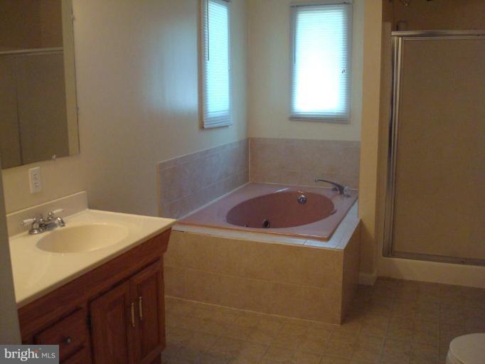 45579 Drayden Road Valley Lee, MD 20692 - Photo 10 of 18 9 X 13 with a jet tub