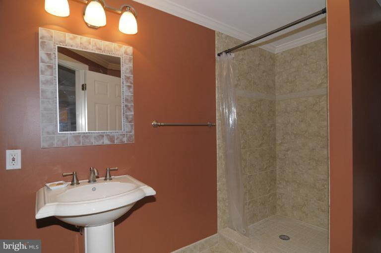 6257 Martin Road Columbia, MD 21044 - Photo 12 of 30 Bath
