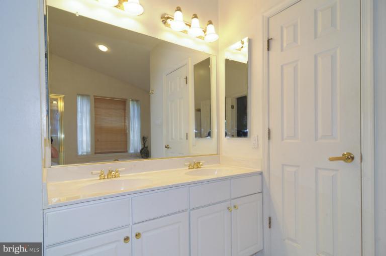 6257 Martin Road Columbia, MD 21044 - Photo 20 of 30 Bath (Master)