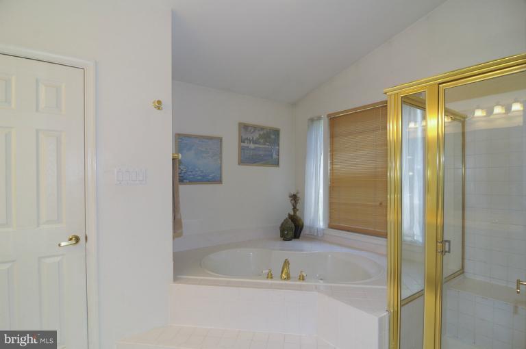 6257 Martin Road Columbia, MD 21044 - Photo 21 of 30 Bath (Master)