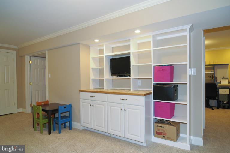 6257 Martin Road Columbia, MD 21044 - Photo 4 of 30 Interior (General)