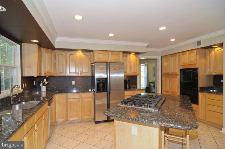 6257 Martin Road Columbia, MD 21044 - Photo 10 of 30 Kitchen