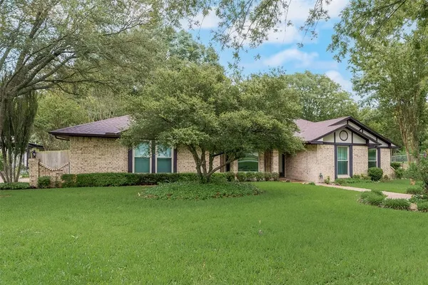 $320,000 | 208 Lorene Drive, Red Oak, TX 75154