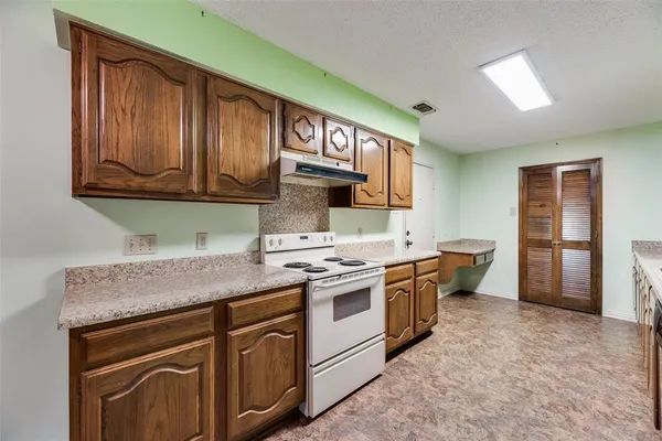 $320,000 | 208 Lorene Drive, Red Oak, TX 75154