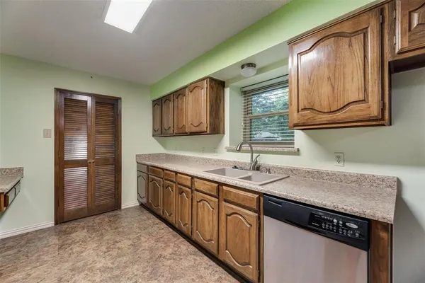 $320,000 | 208 Lorene Drive, Red Oak, TX 75154