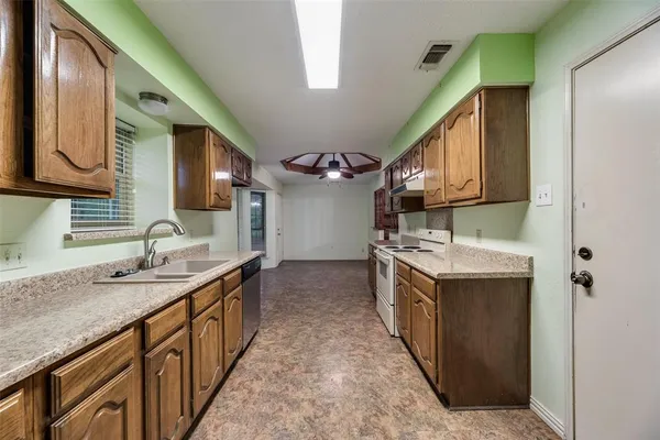 $320,000 | 208 Lorene Drive, Red Oak, TX 75154