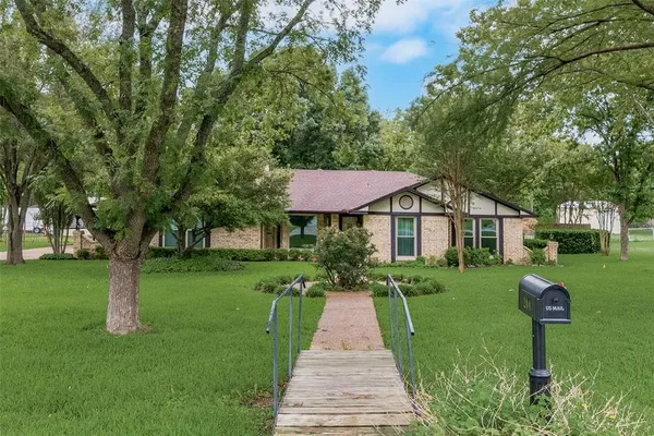 $320,000 | 208 Lorene Drive, Red Oak, TX 75154