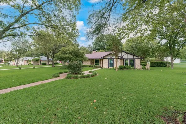 $320,000 | 208 Lorene Drive, Red Oak, TX 75154