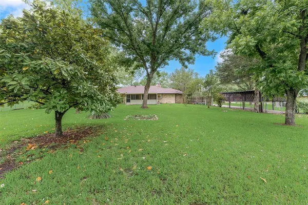$320,000 | 208 Lorene Drive, Red Oak, TX 75154
