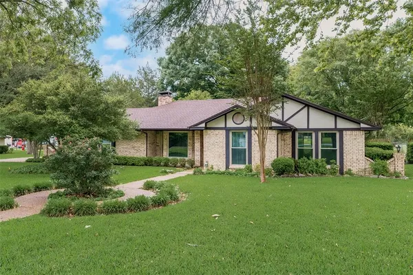 $320,000 | 208 Lorene Drive, Red Oak, TX 75154