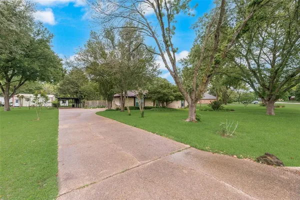 $320,000 | 208 Lorene Drive, Red Oak, TX 75154