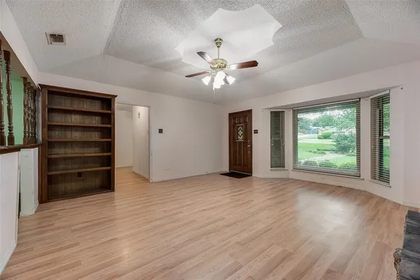 $320,000 | 208 Lorene Drive, Red Oak, TX 75154
