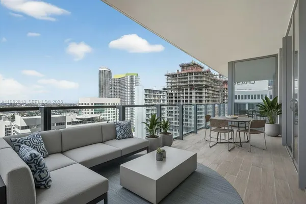 $8,000 | 88 Southwest 7th Street, Unit 2402, Miami, FL 33130