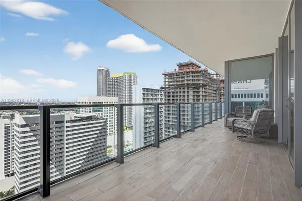 $8,000 | 88 Southwest 7th Street, Unit 2402, Miami, FL 33130