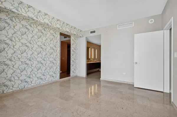 $8,000 | 88 Southwest 7th Street, Unit 2402, Miami, FL 33130