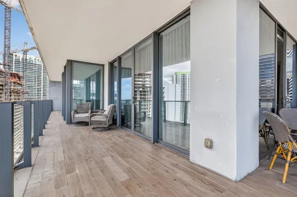 $8,000 | 88 Southwest 7th Street, Unit 2402, Miami, FL 33130