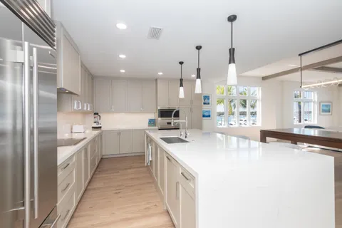 $2,875,000 | 184 Lake Drive, Unit 3201, Palm Beach Shores, FL 33404