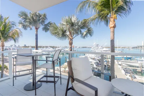 $2,875,000 | 184 Lake Drive, Unit 3201, Palm Beach Shores, FL 33404