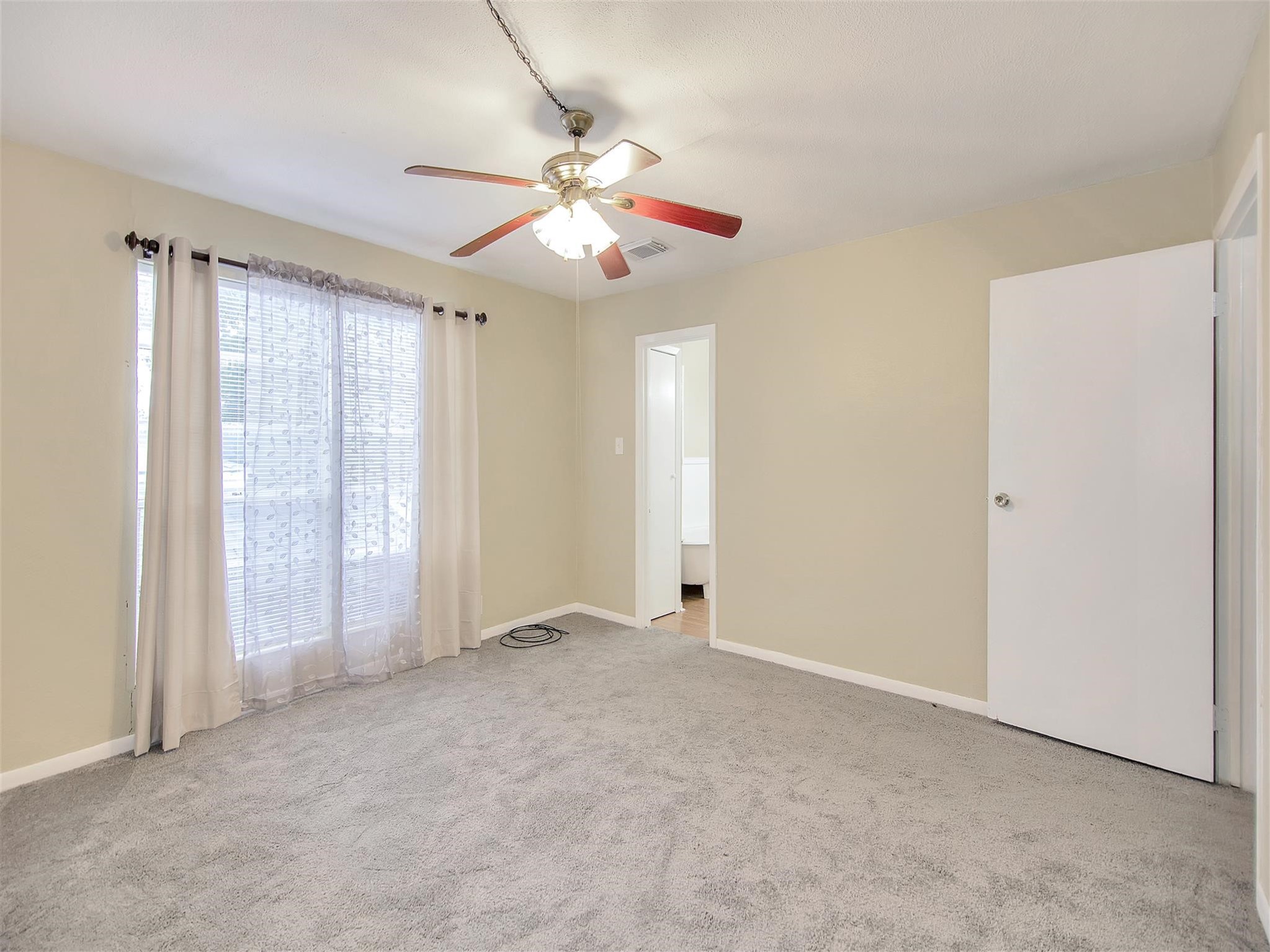5207 McCormick Street Houston, TX 77023 - Photo 24 of 33 an empty room with windows and fan
