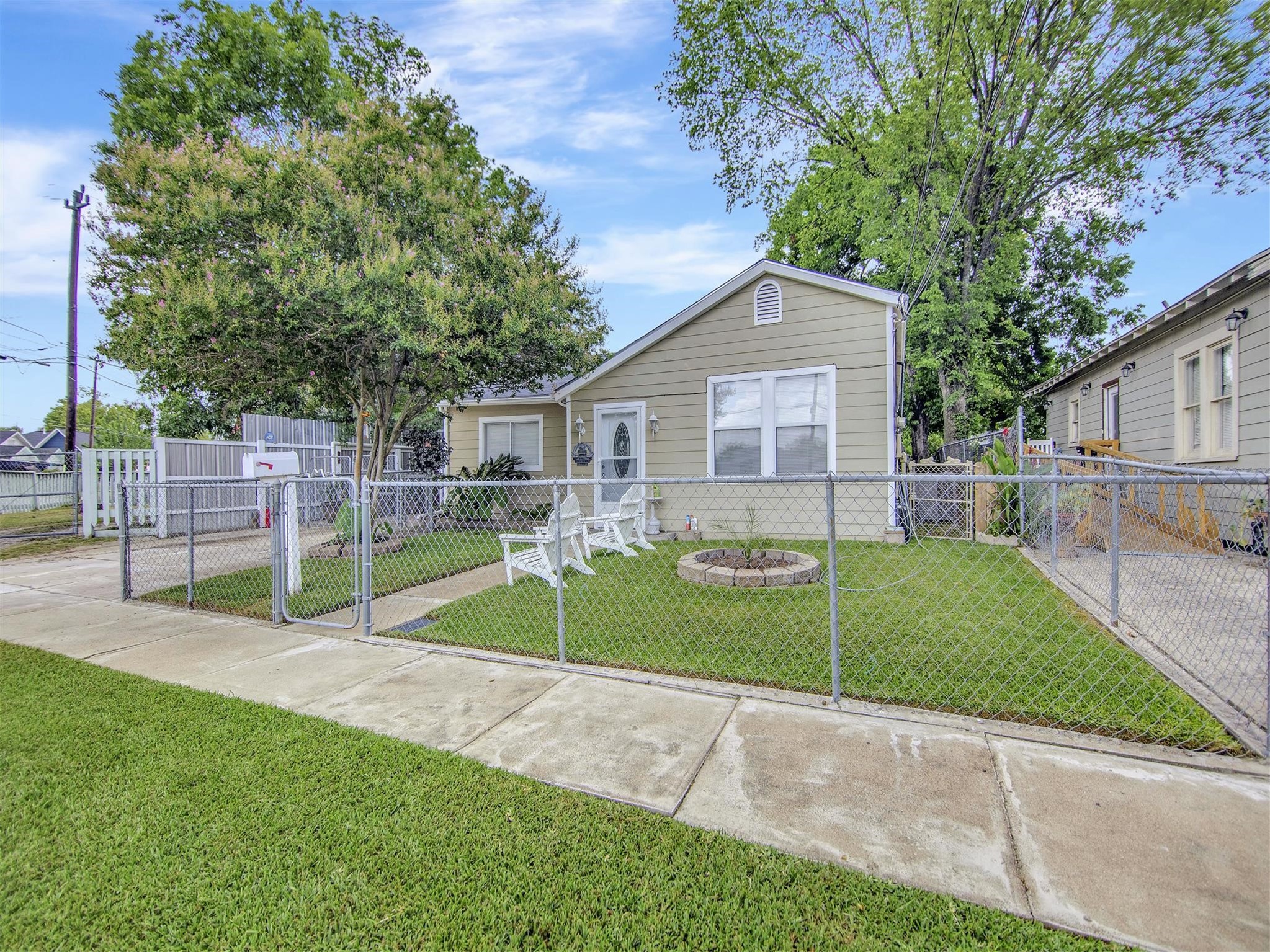 5207 McCormick Street Houston, TX 77023 - Photo 3 of 33 a view of a house with a backyard and a tree