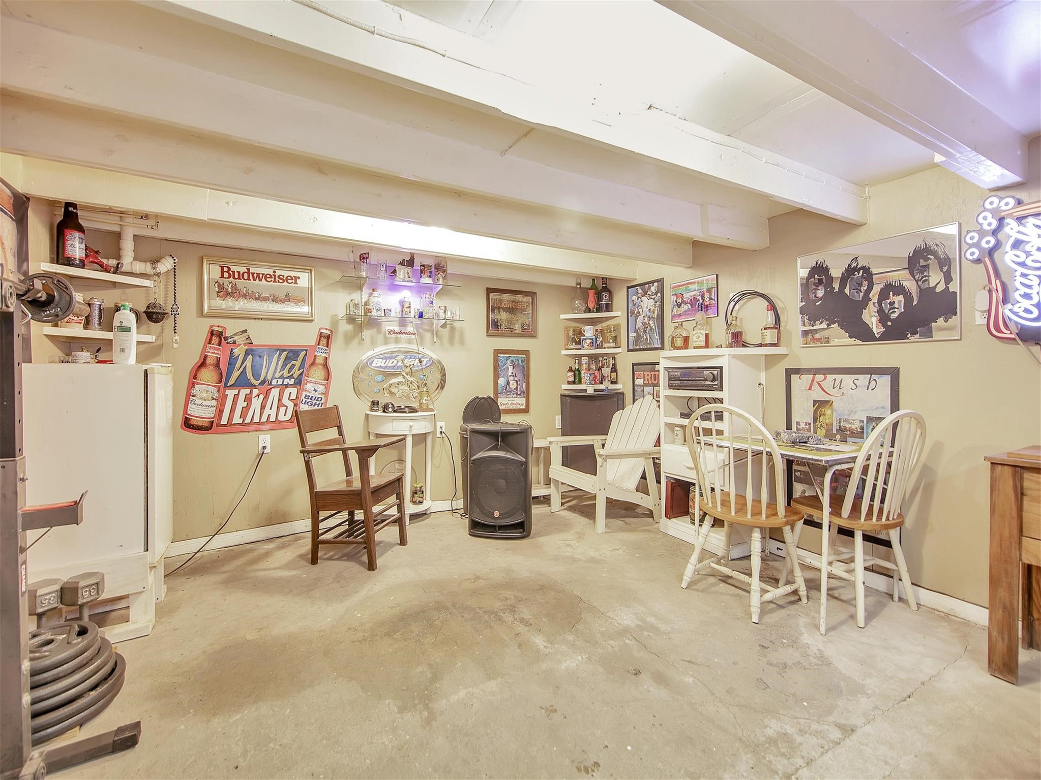 5207 McCormick Street Houston, TX 77023 - Photo 32 of 33 a view of a room with furniture