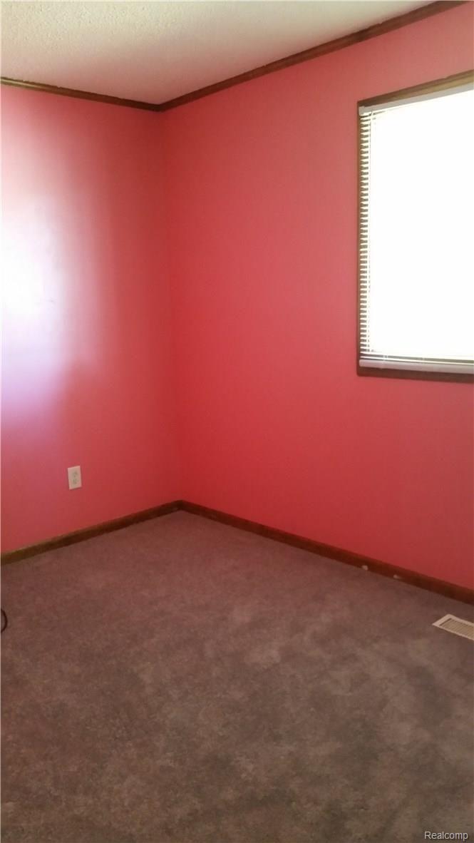 2979 Gerald Avenue Rochester, MI 48307 - Photo 11 of 44 2979 Gerald 145.jpg