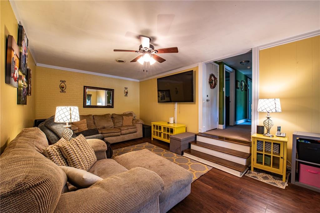 1234 Dime Road Vandergrift, PA 15690 - Photo 4 of 21