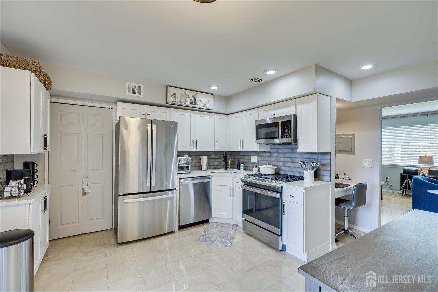 37 Judson Street, Unit 4B Edison, NJ 08837 - Photo 18 of 28