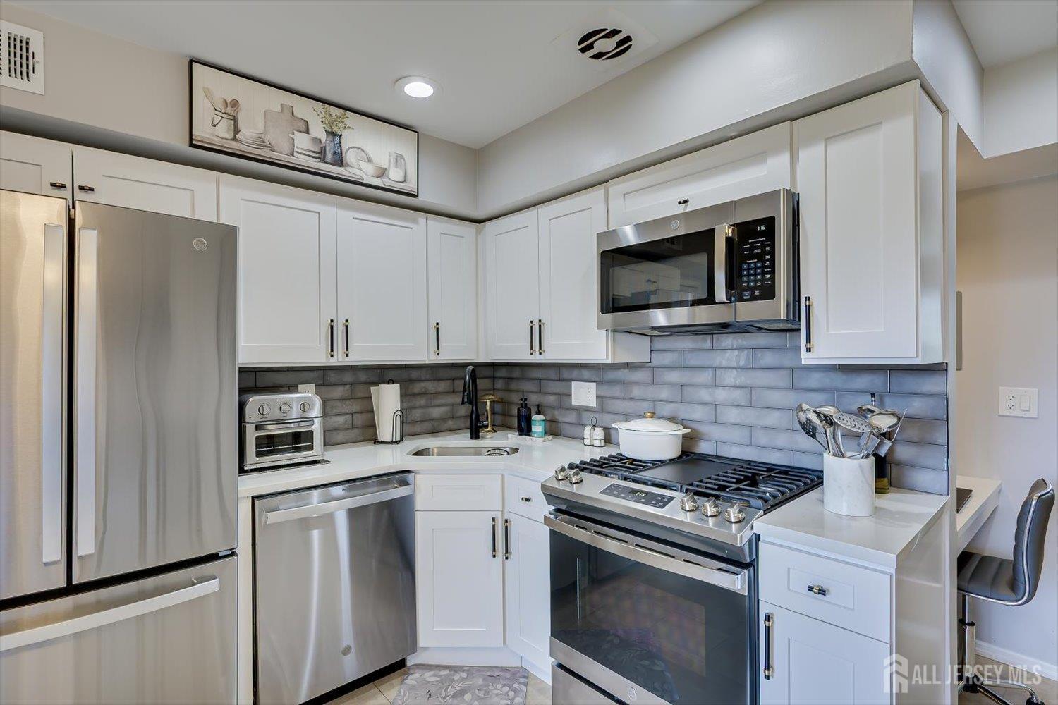 37 Judson Street, Unit 4B Edison, NJ 08837 - Photo 21 of 28