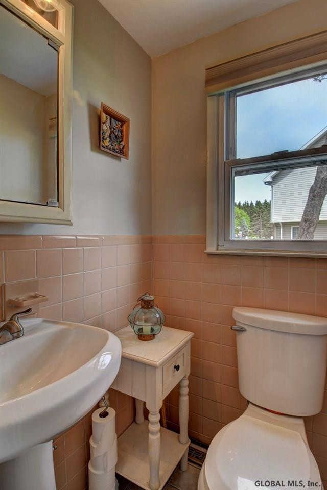 97 Latham Ridge Road Colonie, NY 12110 - Photo 4 of 23 Photo 4