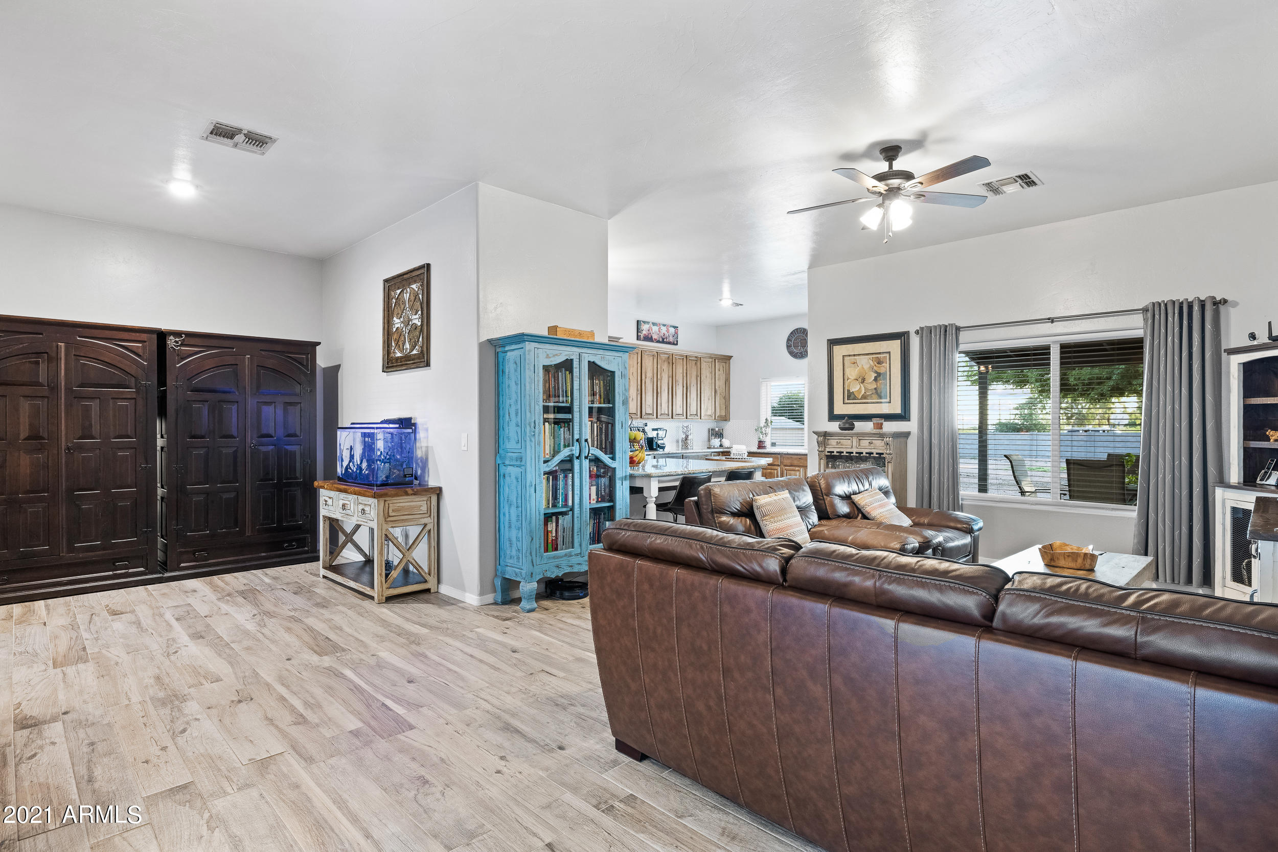 736 South Mountain View Road Apache Junction, AZ 85119 - Photo 4 of 54 736 S Mountain View Rd (10 of 48)
