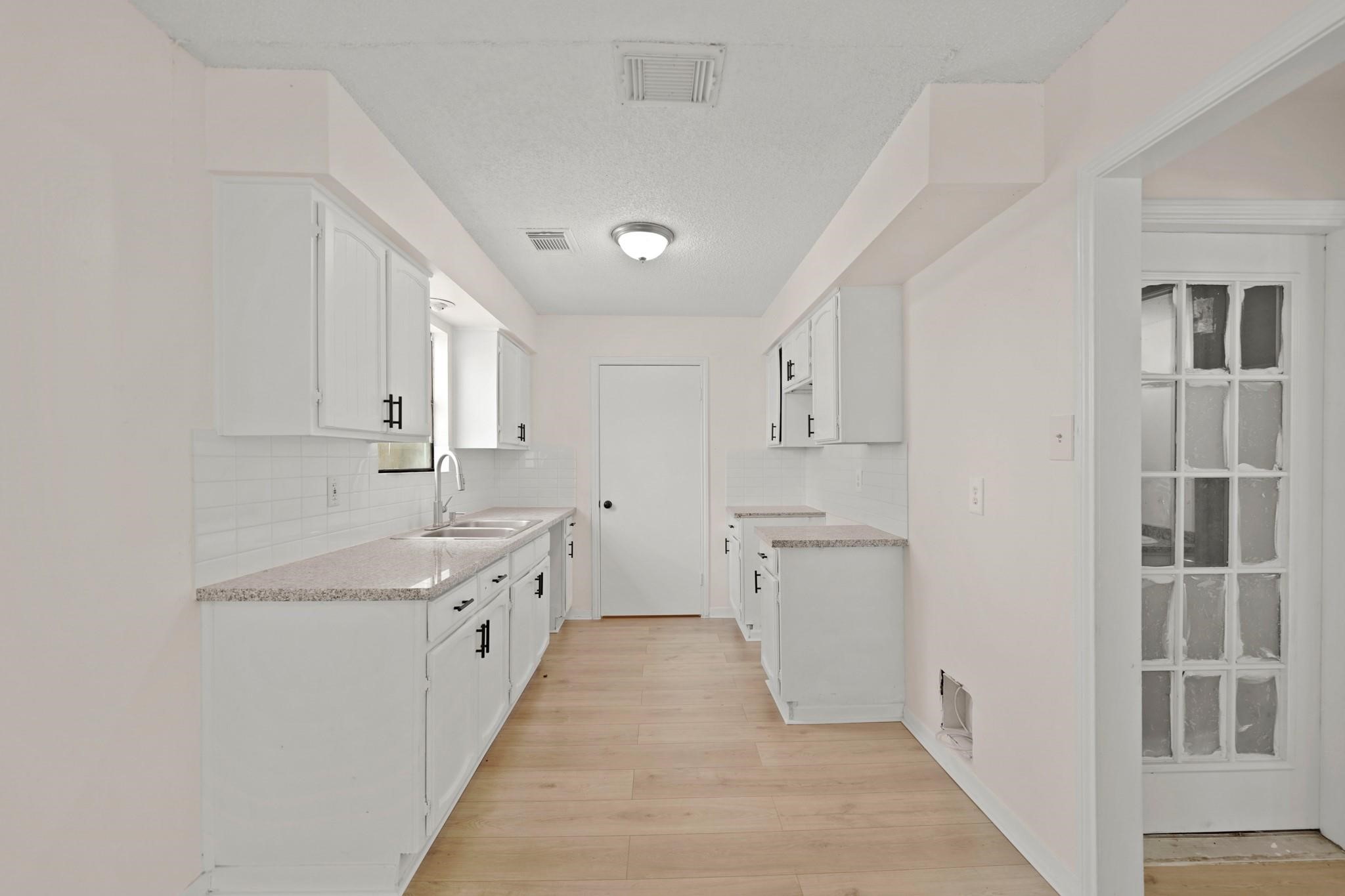 5 Dallas Court, Unit 1 Angleton, TX 77515 - Photo 6 of 18 Kitchen