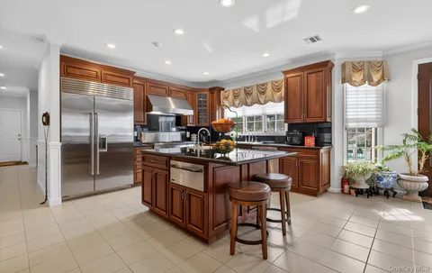 $3,399,888 | 301 Berry Hill Road, Syosset, NY 11791