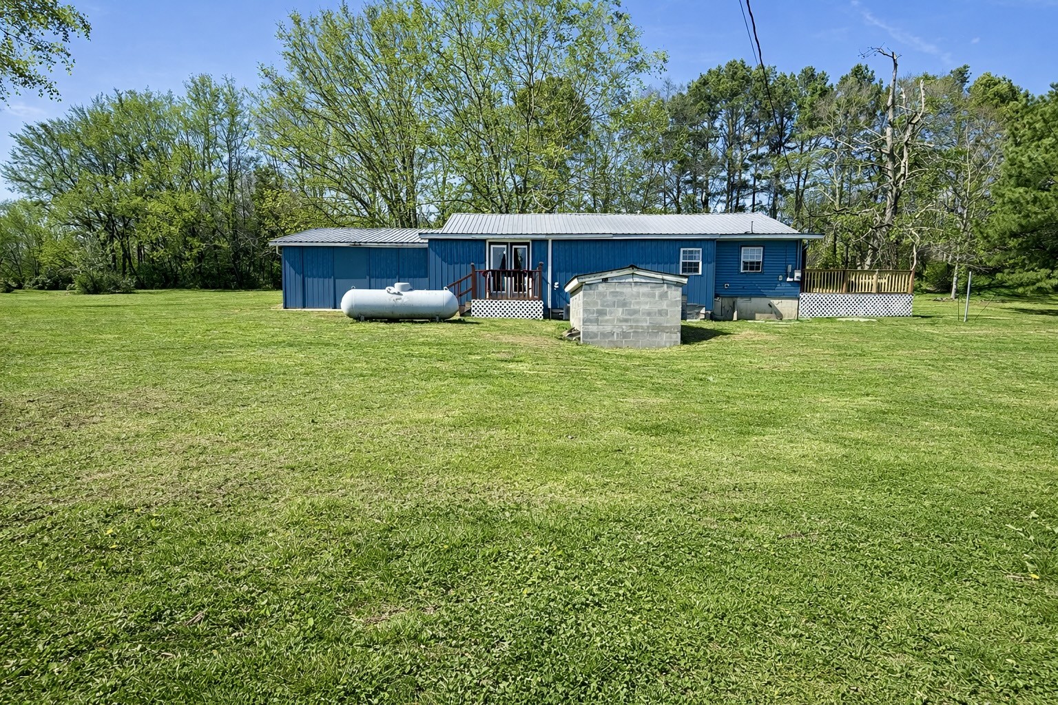 2705 Johnson Branch Road Leoma, TN 38468 - Photo 9 of 16 a view of house and garden